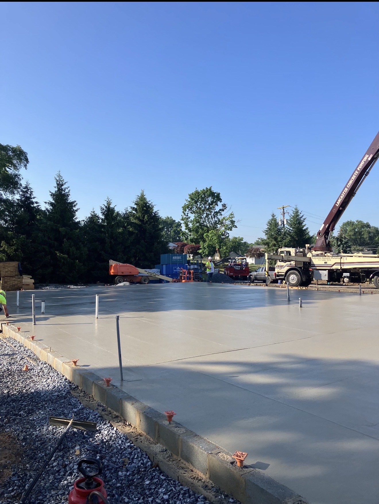 Commercial concrete pour with a boom pump
