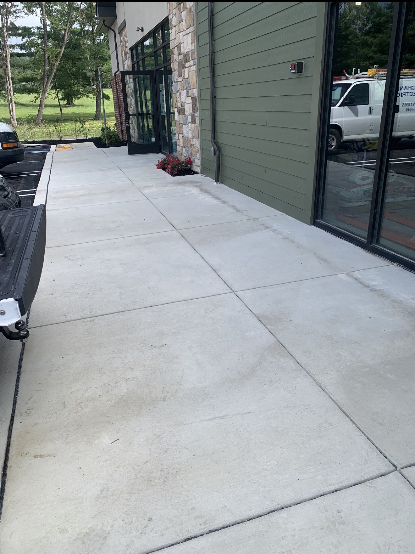 New commercial concrete sidewalk