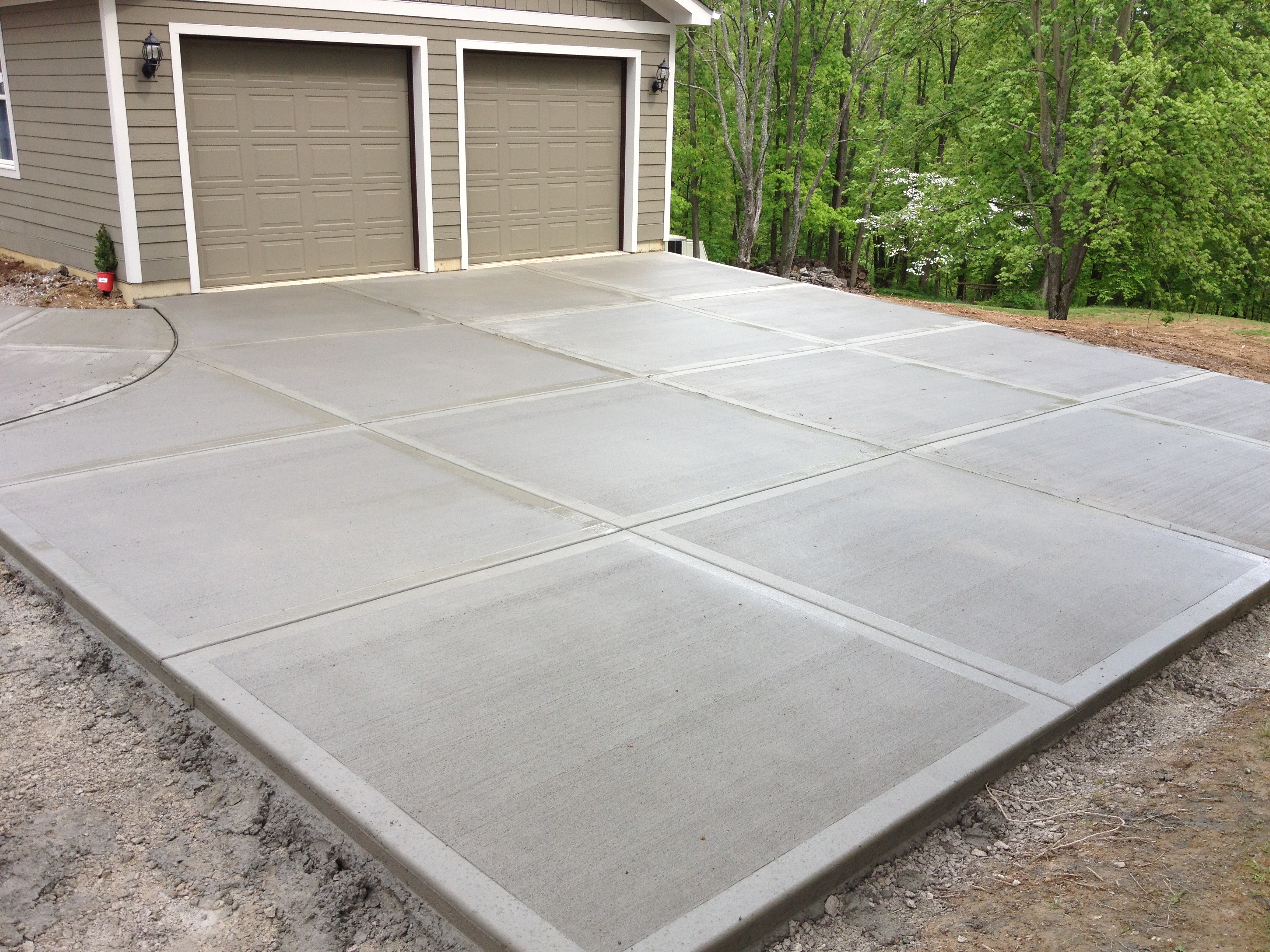 Finished residential concrete driveway